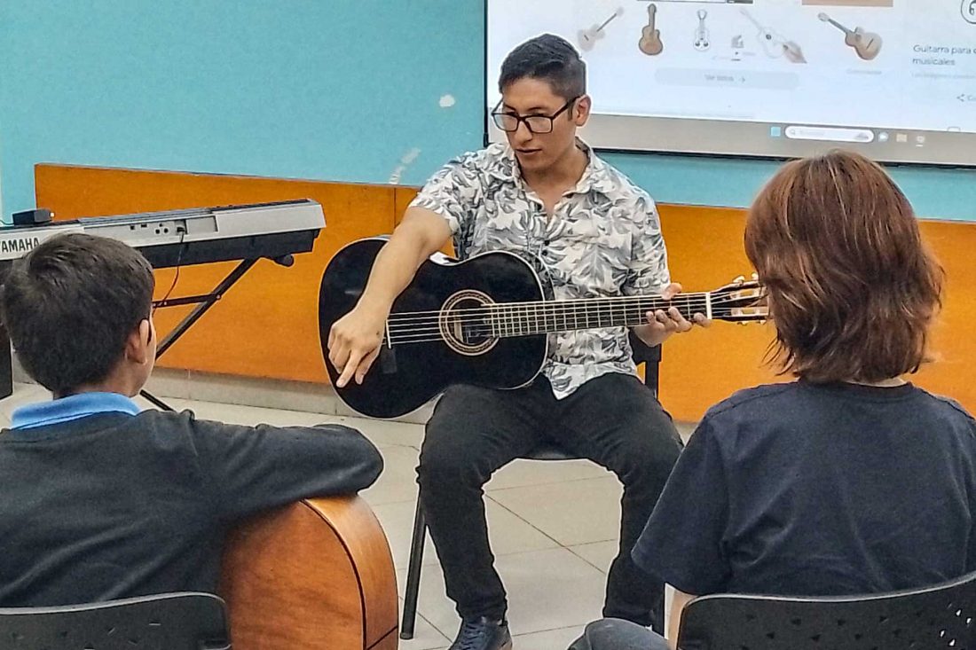 01-JR-ESCUELA-DE-GUITARRA