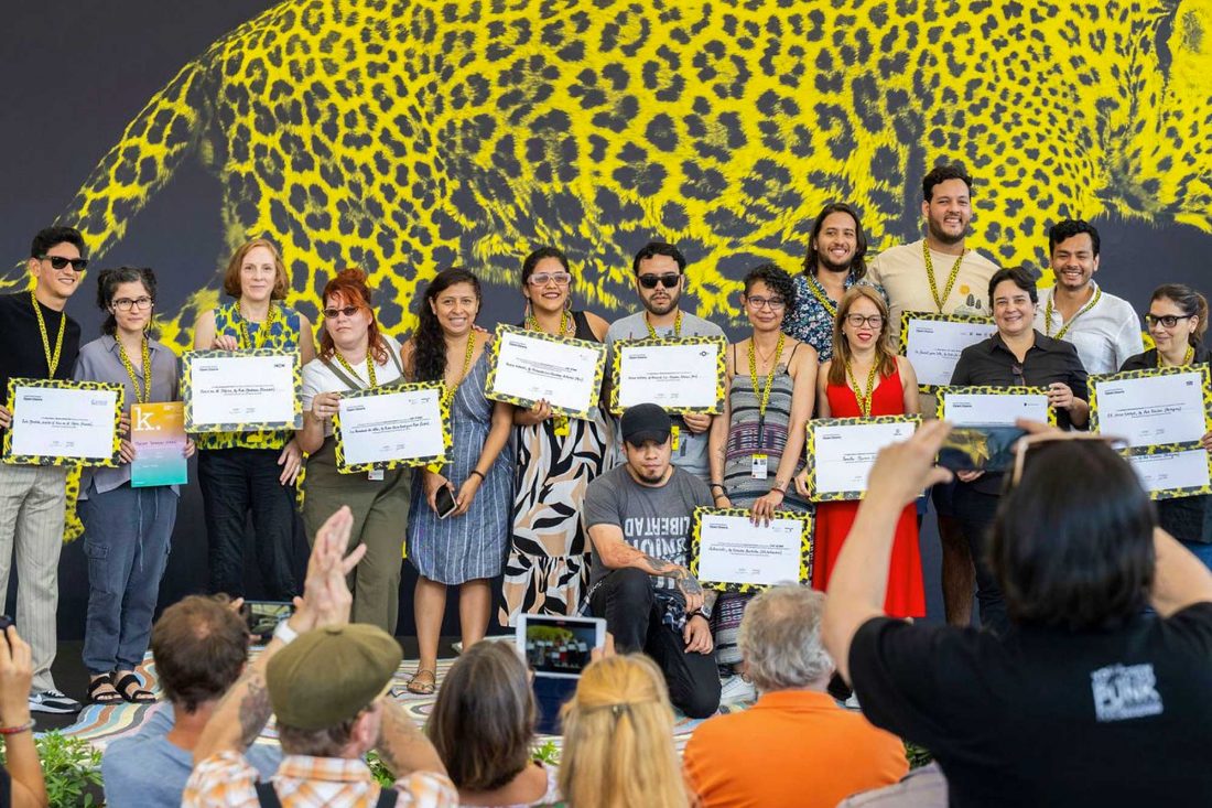 02-UFOS-IN-THE-TROPIC