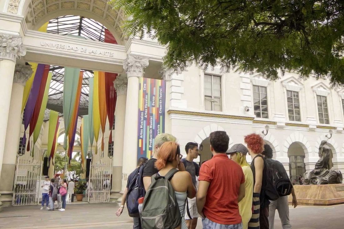 ESTUDIANTES-UARTES-PLAZA-ADMINISTRACION