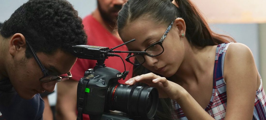 Estudiantes-de-colegios-de-la-ciudad-participan-en-Taller-de-Cine-Juvenil