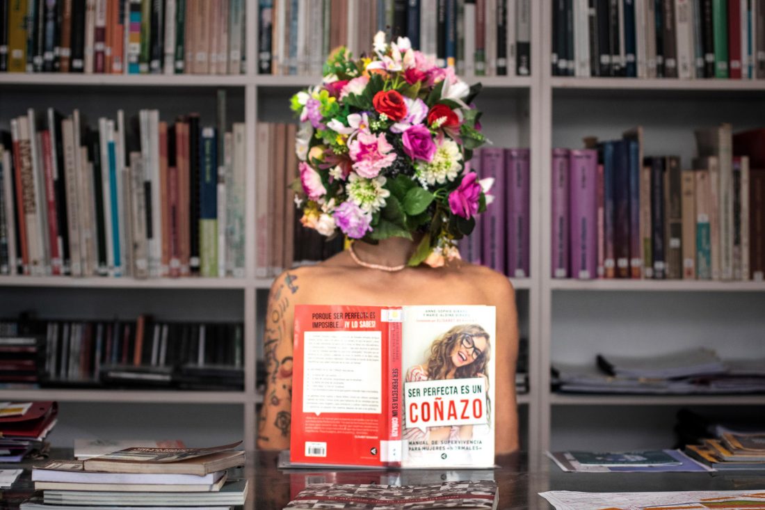 "No soy flor de tu florero" de Alejandra Bueno