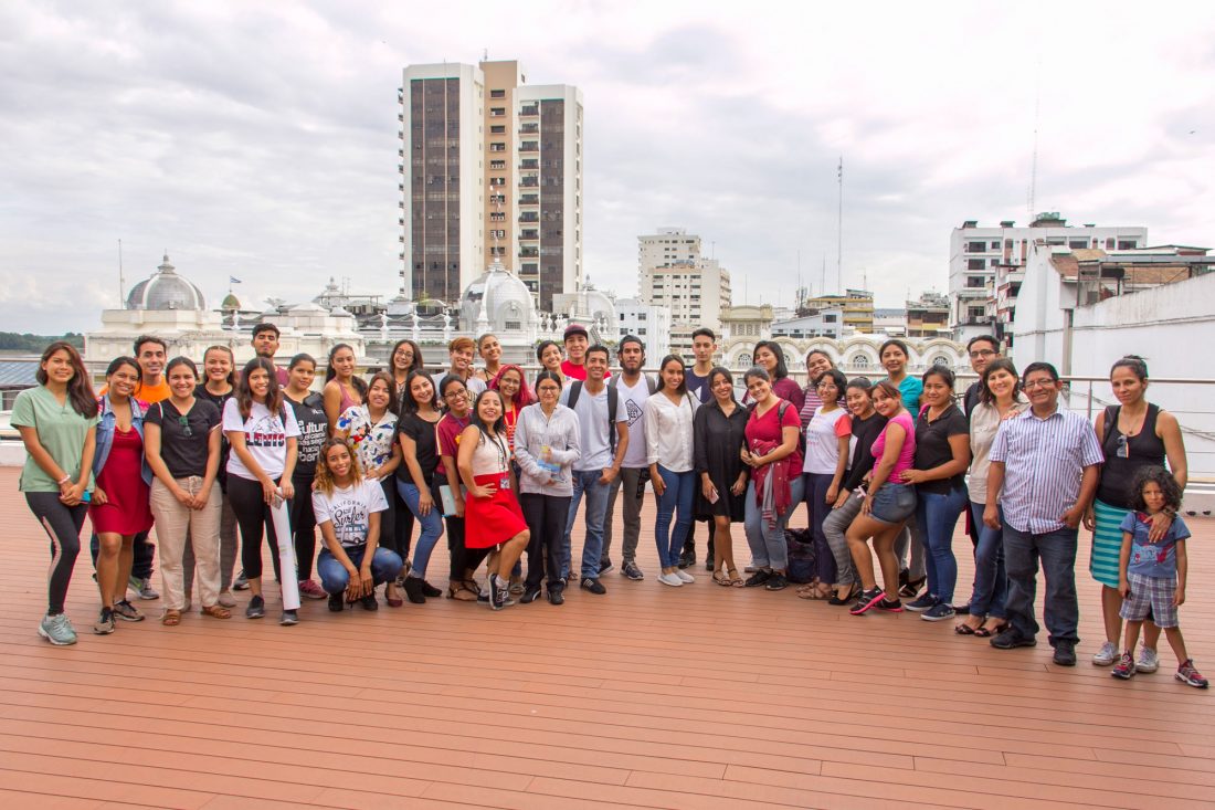 UN-PIE-EN-LAS-TABLAS